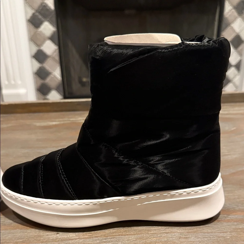 Gentle Souls by Kenneth Cole Rosette Puff Boots 7 NWOB Black Nylon Platform Cozy